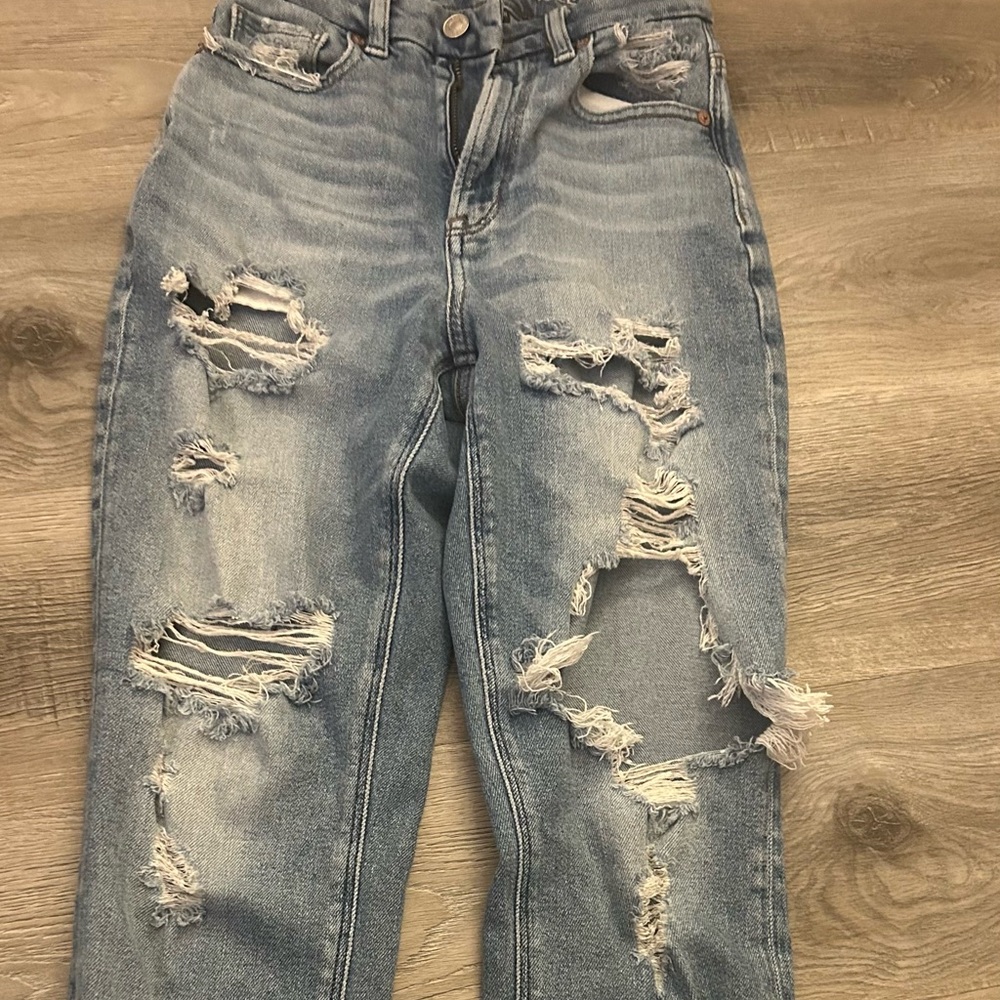 American Eagle Outfitters Light Blue Distressed Boyfriend Jeans